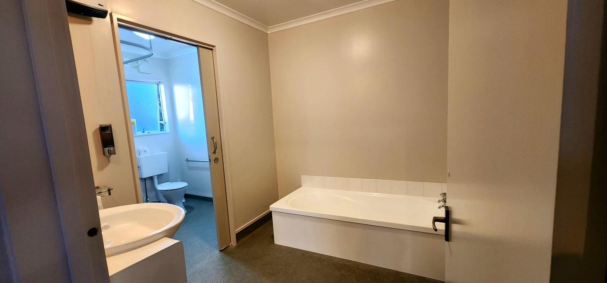 Acorn Estate Motel Мастъртън Екстериор снимка