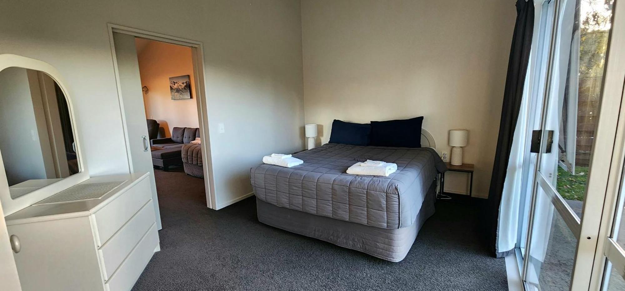 Acorn Estate Motel Мастъртън Екстериор снимка