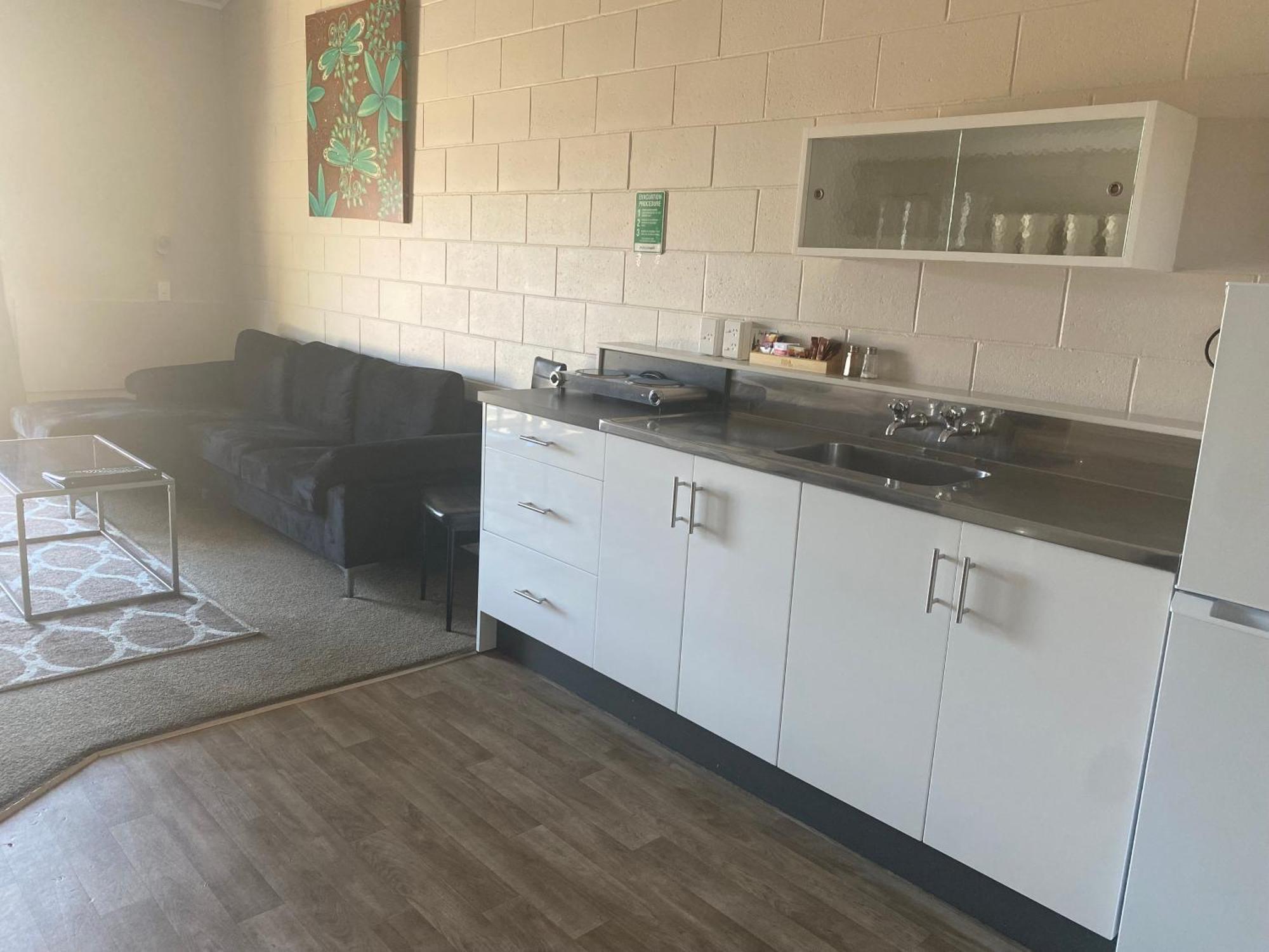 Acorn Estate Motel Мастъртън Екстериор снимка