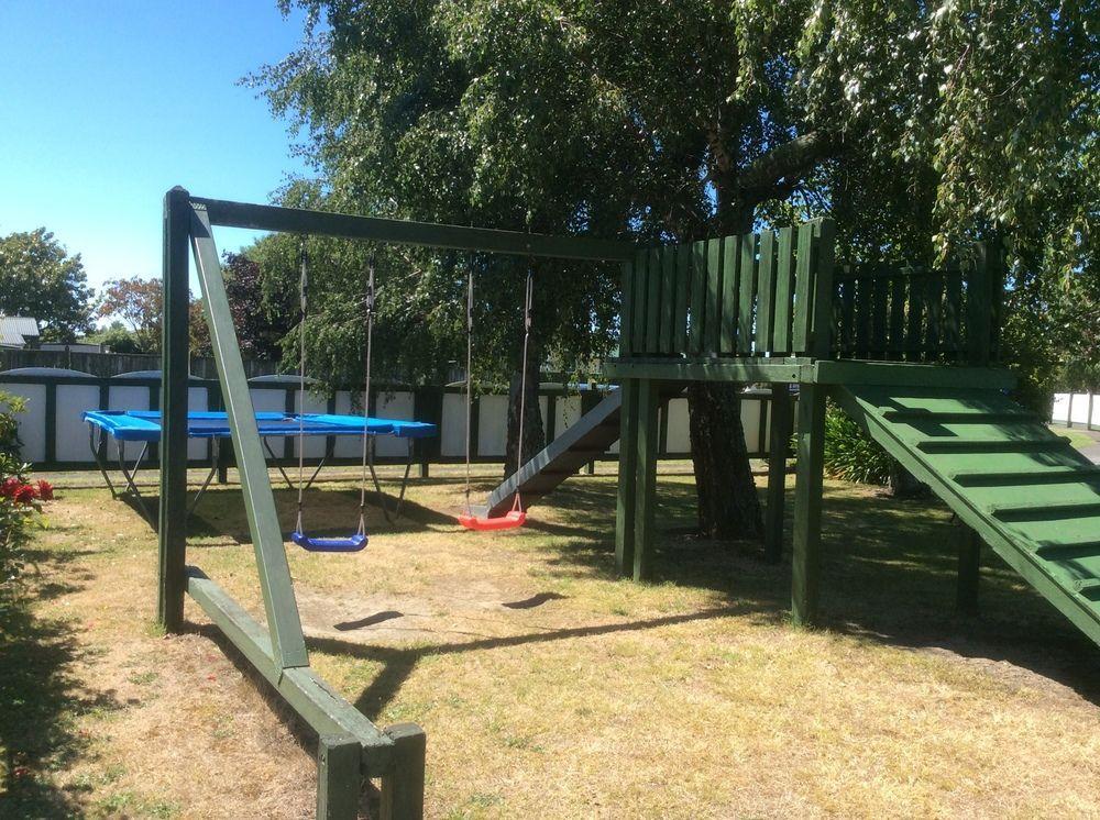 Acorn Estate Motel Мастъртън Екстериор снимка