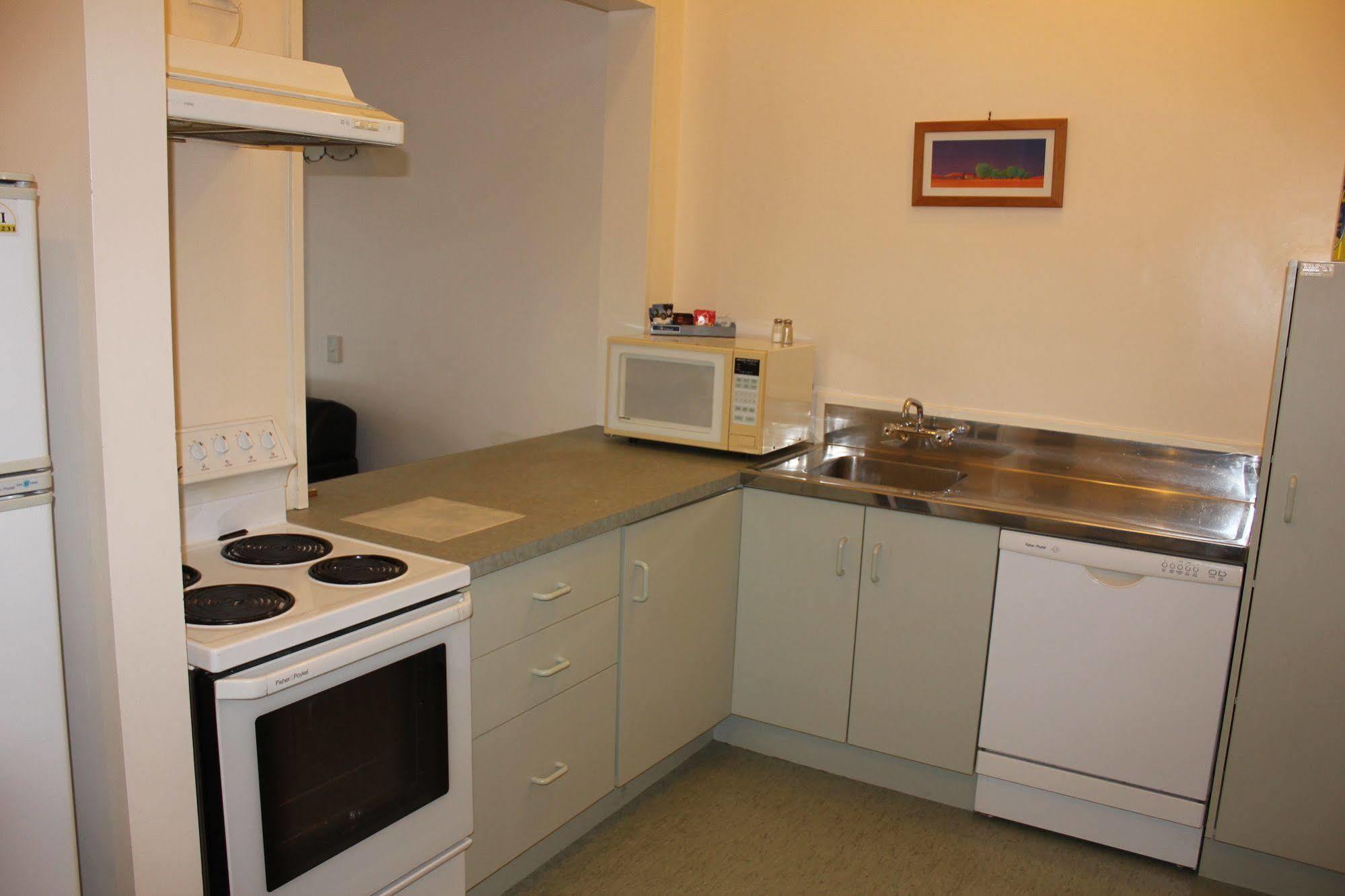 Acorn Estate Motel Мастъртън Екстериор снимка