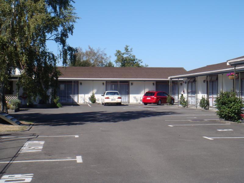 Acorn Estate Motel Мастъртън Екстериор снимка